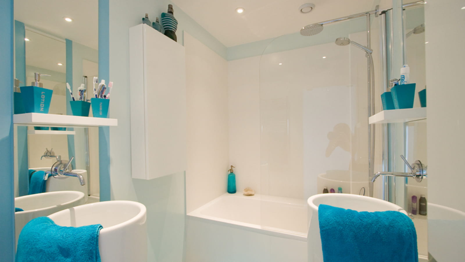 Bleu turquoise