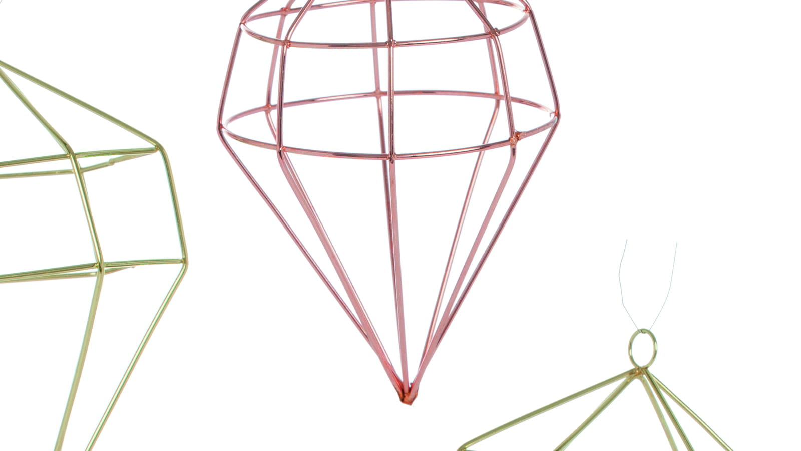 Suspension "Cavalier diamant" aux Galeries Lafayette