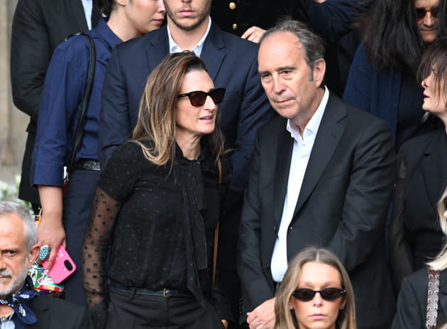 Camille Cottin et Xavier Niel sortent de l'&eacute;glise aux obs&egrave;ques de Mathilde Favier