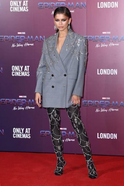 Zendaya en blazer &agrave; d&eacute;tails brillants