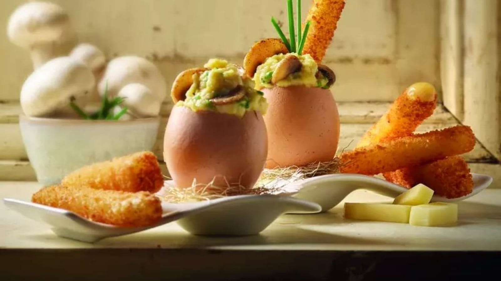 Oeufs brouillés aux champignons et mouillettes de Beaufort frit