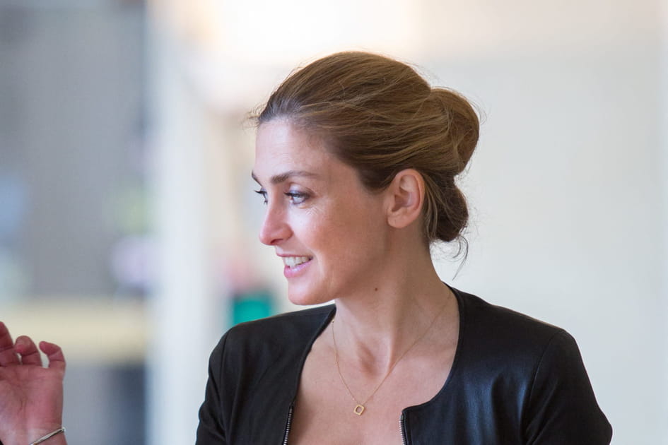 Julie Gayet, smart avec son look beaut&eacute; distingu&eacute;