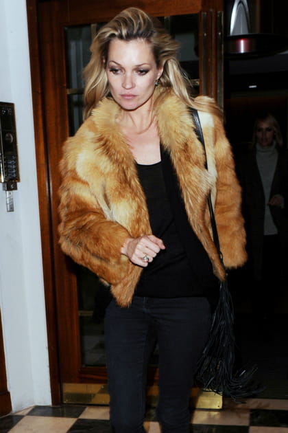 Kate Moss en fourrure camel