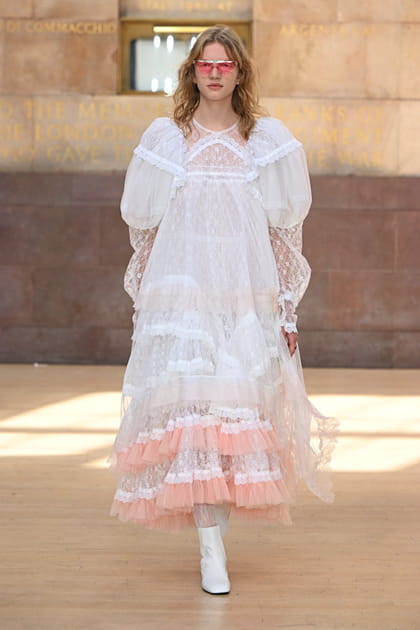 D&eacute;fil&eacute; Bora Aksu printemps-&eacute;t&eacute; 2023