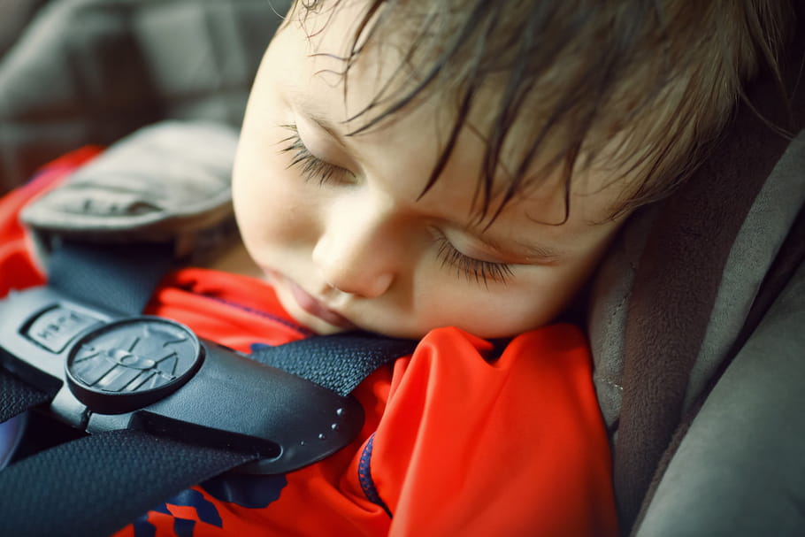 Canicule chez l'enfant : symptômes d'alerte, conseils anti chaleur