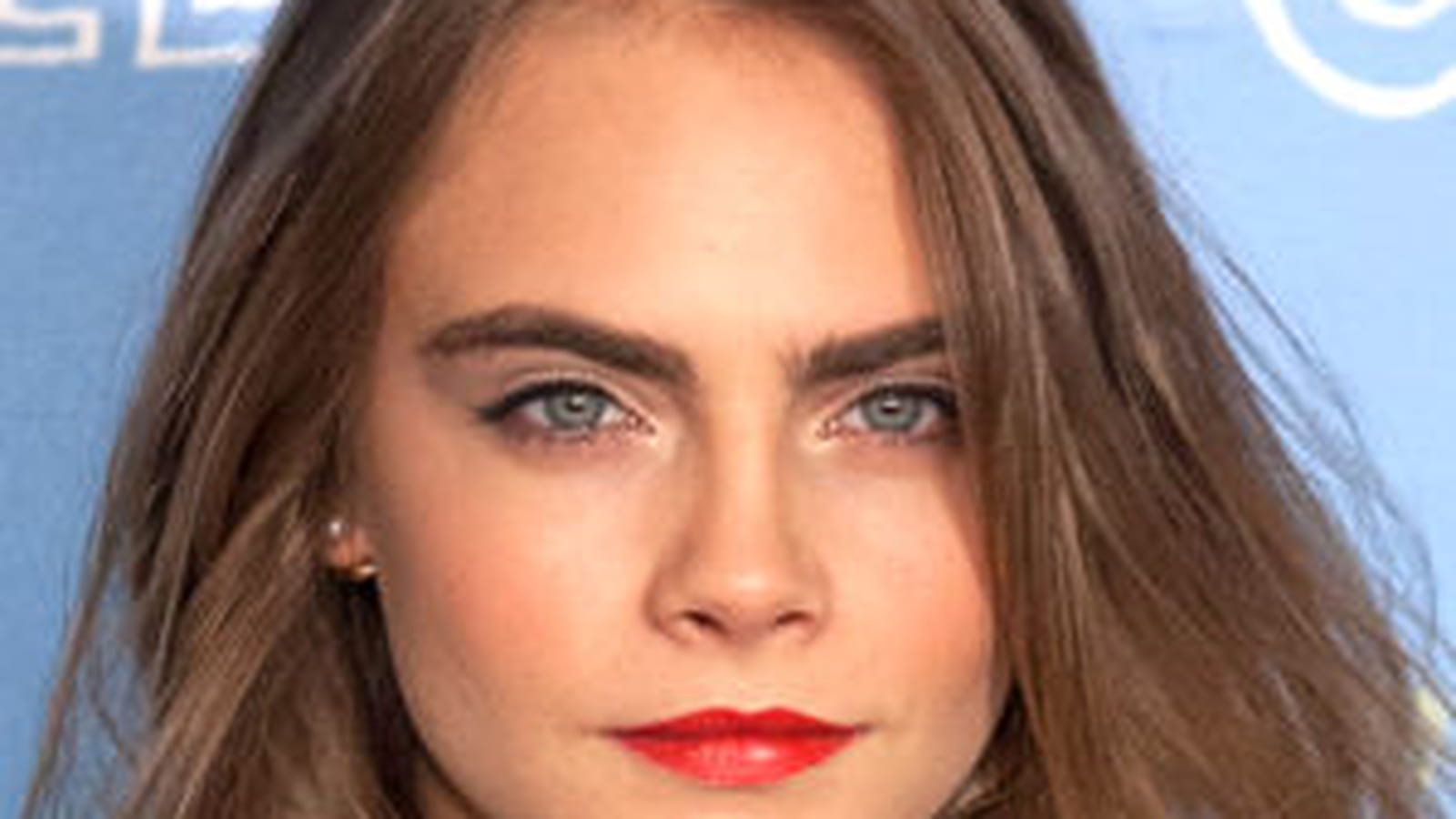 Les sourcils disciplinés de Cara Delevingne