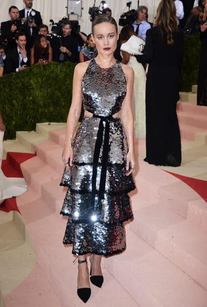 Brie Larson en robe à paillettes