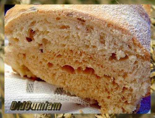 Pain mi blanc mi-campagne à la cardamome