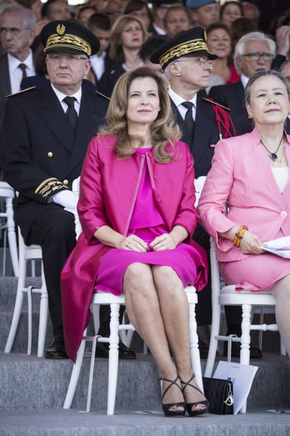 Valerie Trierweiler dans un total look rose