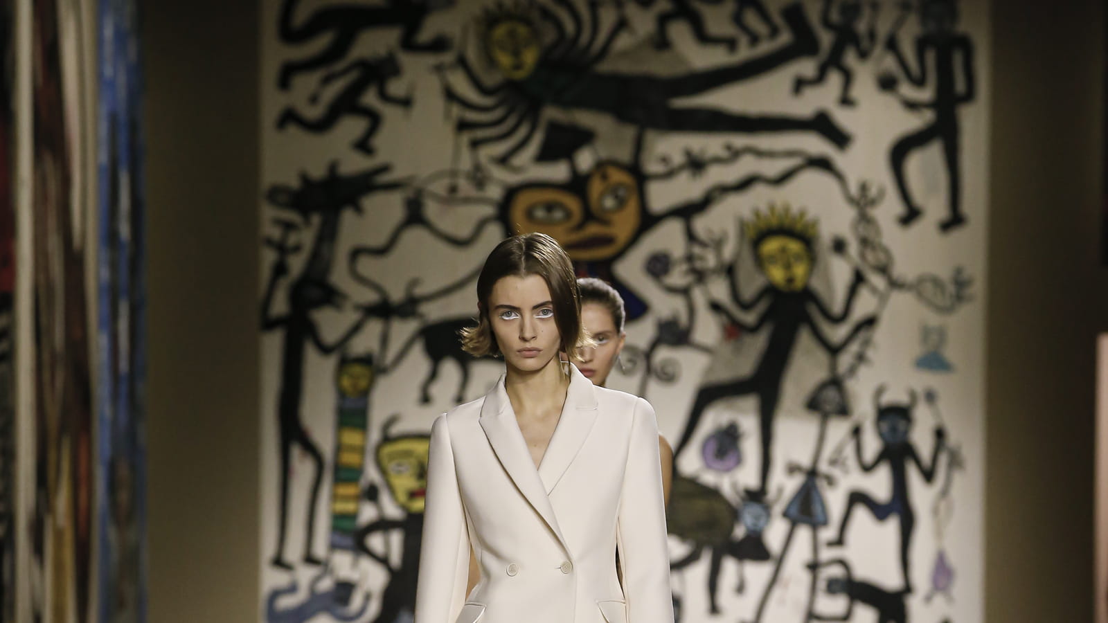 Look 16