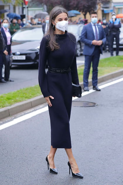 Letizia d'Espagne en robe fourreau marine