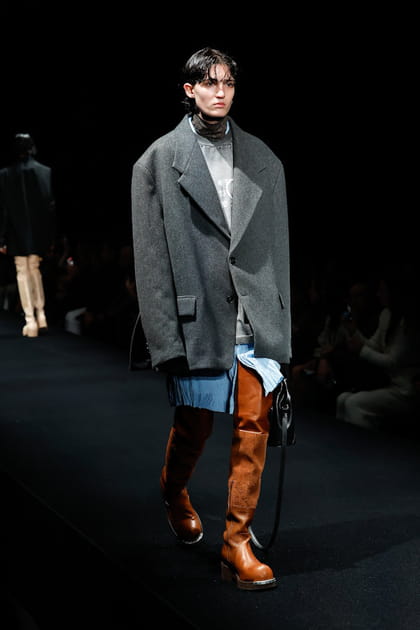 Veste oversize, sweatshirt gris et cuissardes aper&ccedil;us sur le d&eacute;fil&eacute; MM6&nbsp;Maison Margiela&nbsp;