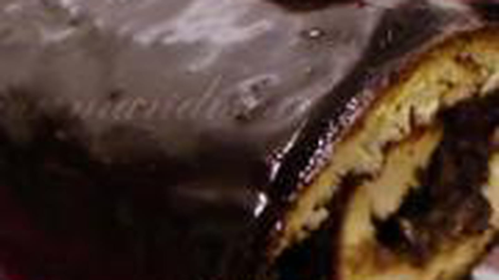 Bûche au chocolat, framboises et lychees