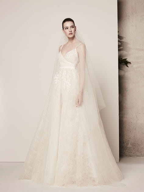 Une robe de mariée charmante