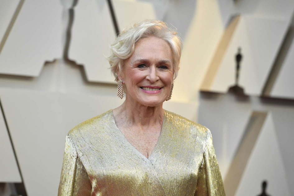 La coupe pixie boucl&eacute;e de Glenn Close