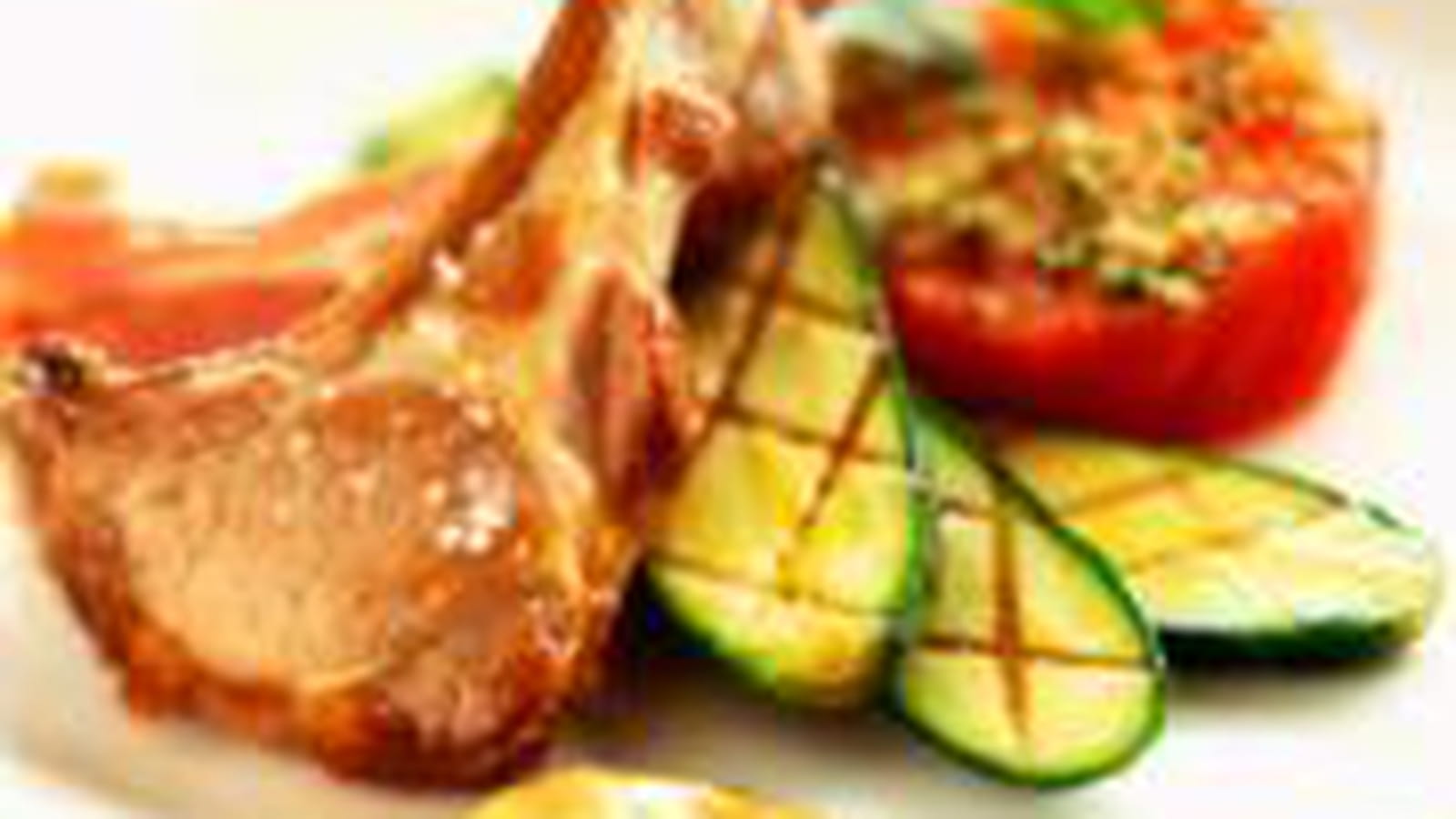 Côtelettes d'agneau aux courgettes et aux tomates