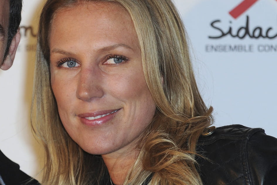 Agathe Lecaron, subjuguante avec ses sourcils parfaitement trac&eacute;s