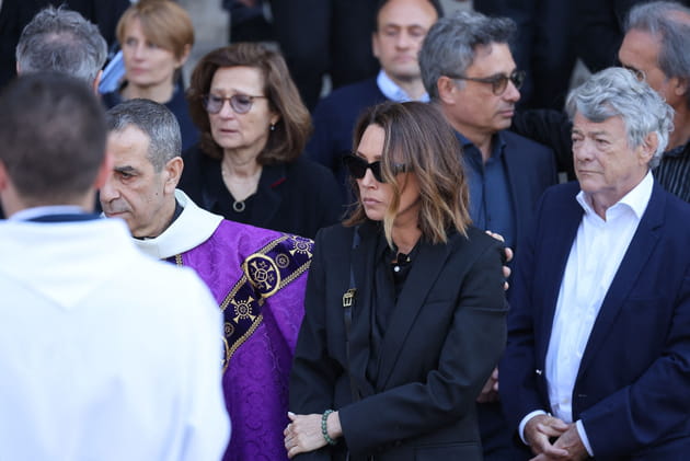 Laura Smet au c&ocirc;t&eacute; de Jean-Louis Borloo aux obs&egrave;ques de Nathalie Baye