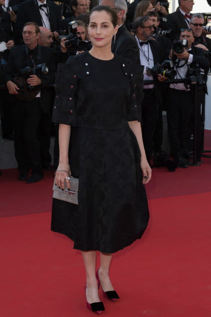 Amira Casar en robe noire