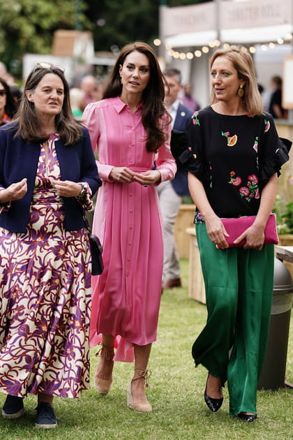 Kate Middleton en robe plissée rose ME+EM et sandales compensées à lanières Castañer