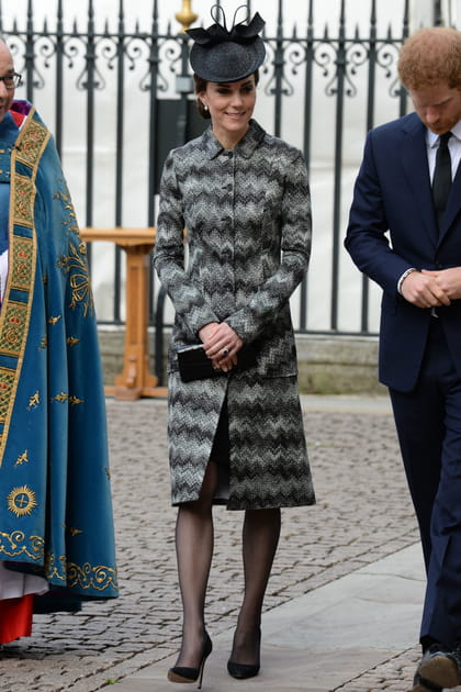 Kate Middleton en manteau gris imprim&eacute; Missoni