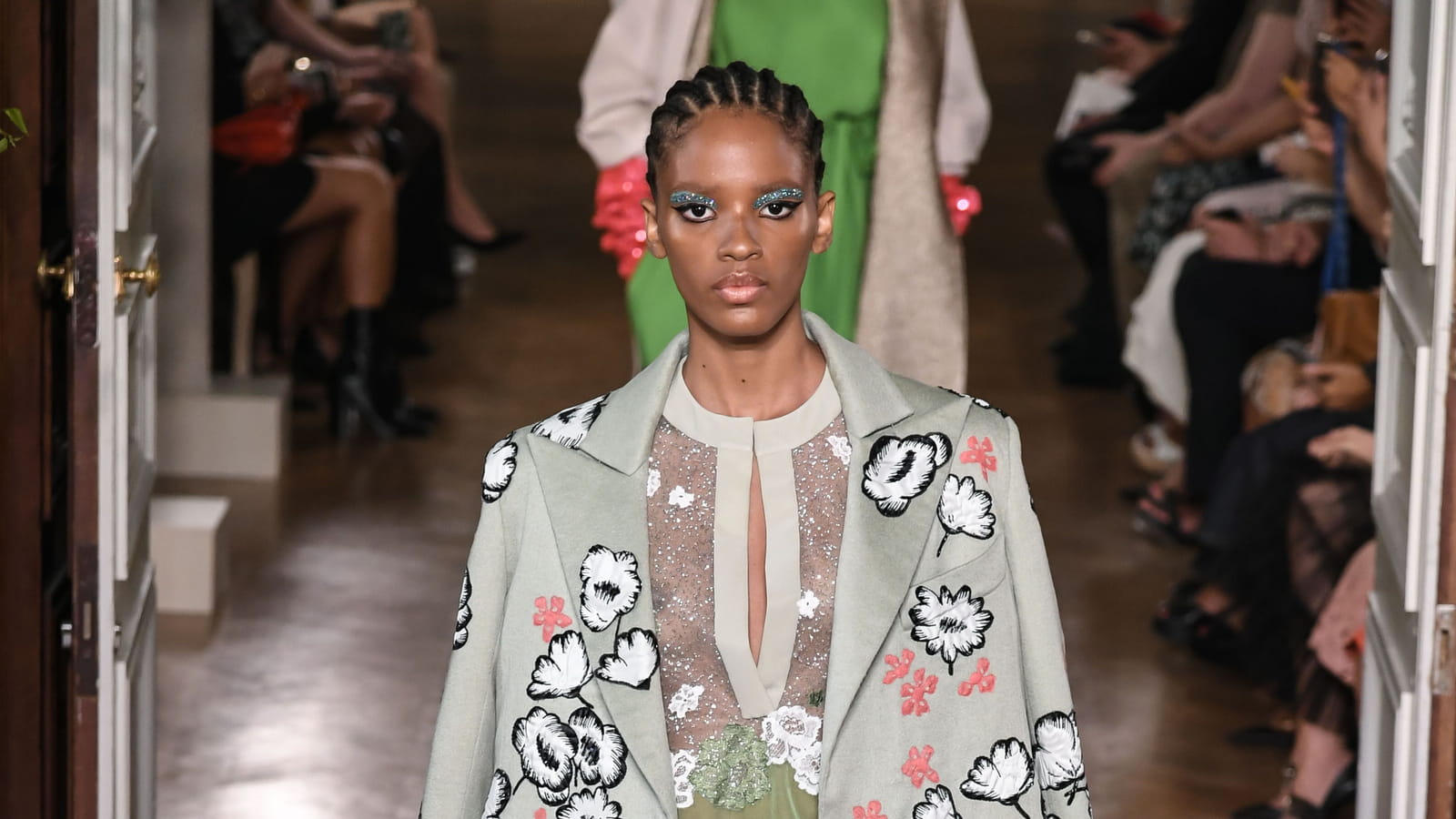 Look 10