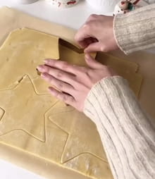 Biscuits sablés étoile fourrés à la pâte à tartiner : Etape 2