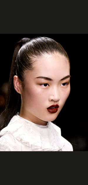 Le rouge &agrave; l&egrave;vres grenat