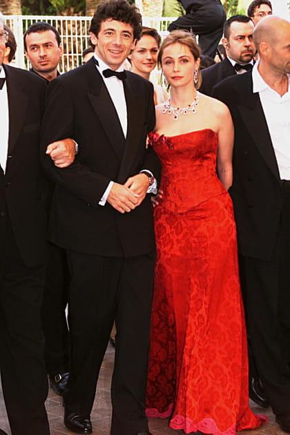 Emmanuelle Béart en robe bustier rouge