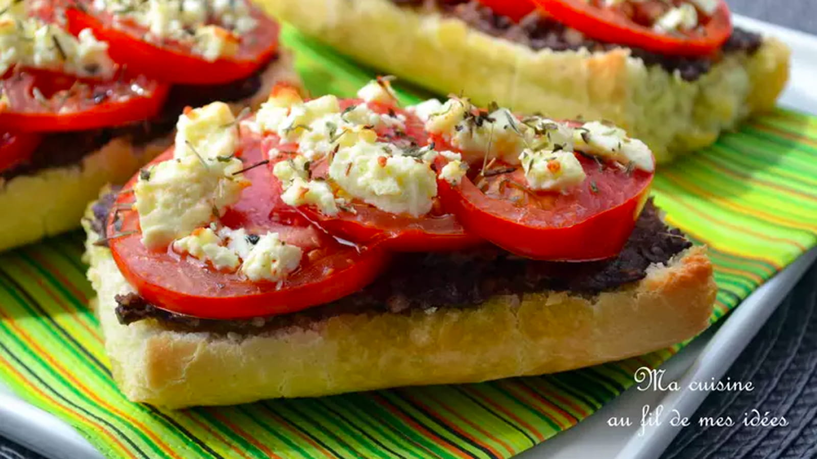 Bruschettas à la tapenade, tomates, feta et épices grecques
