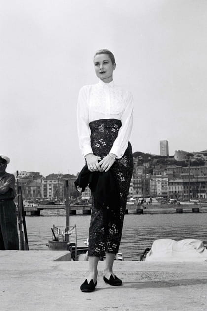 Grace Kelly en chemisier et pantalon brodé