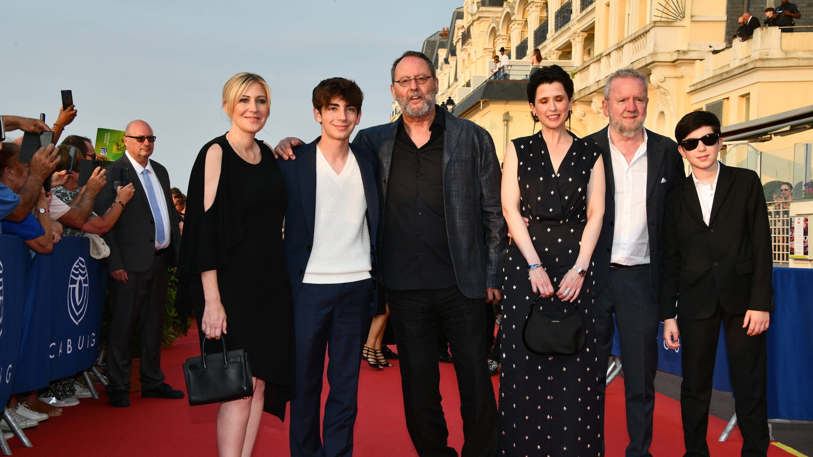 Amanda Sthers, son fils Léon, Jean Reno, Marie Mouté, Fabio Conversi et Ethan Hunsinger