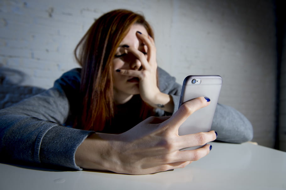 La haine en ligne, enfin freinée par la loi ? Controverses, débats et déception