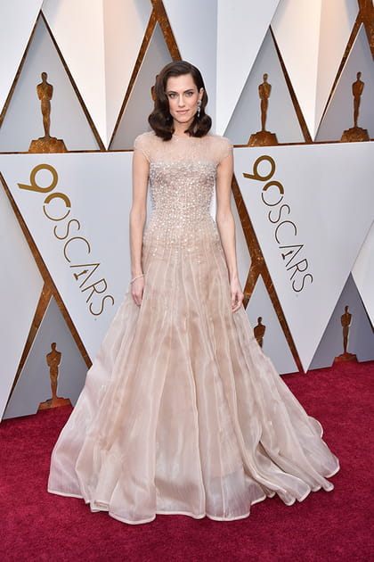 Allison Williams en robe bustier