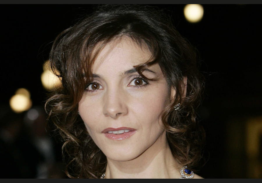 Clotilde Courau, &eacute;poustouflante avec ses boucles d&eacute;finies