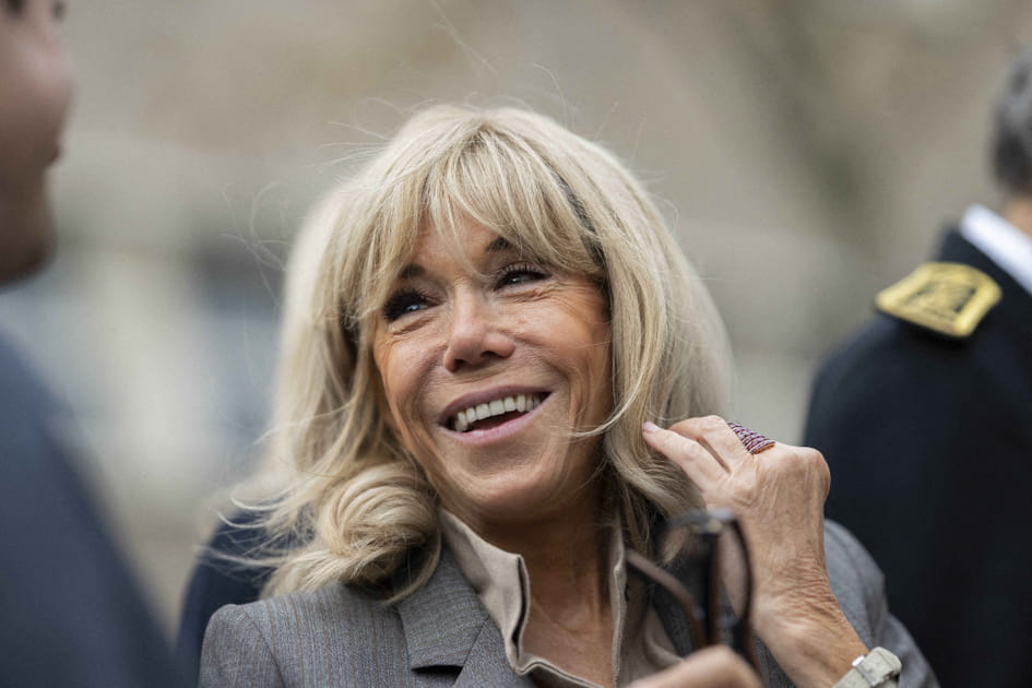 Les boucles de Brigitte Macron