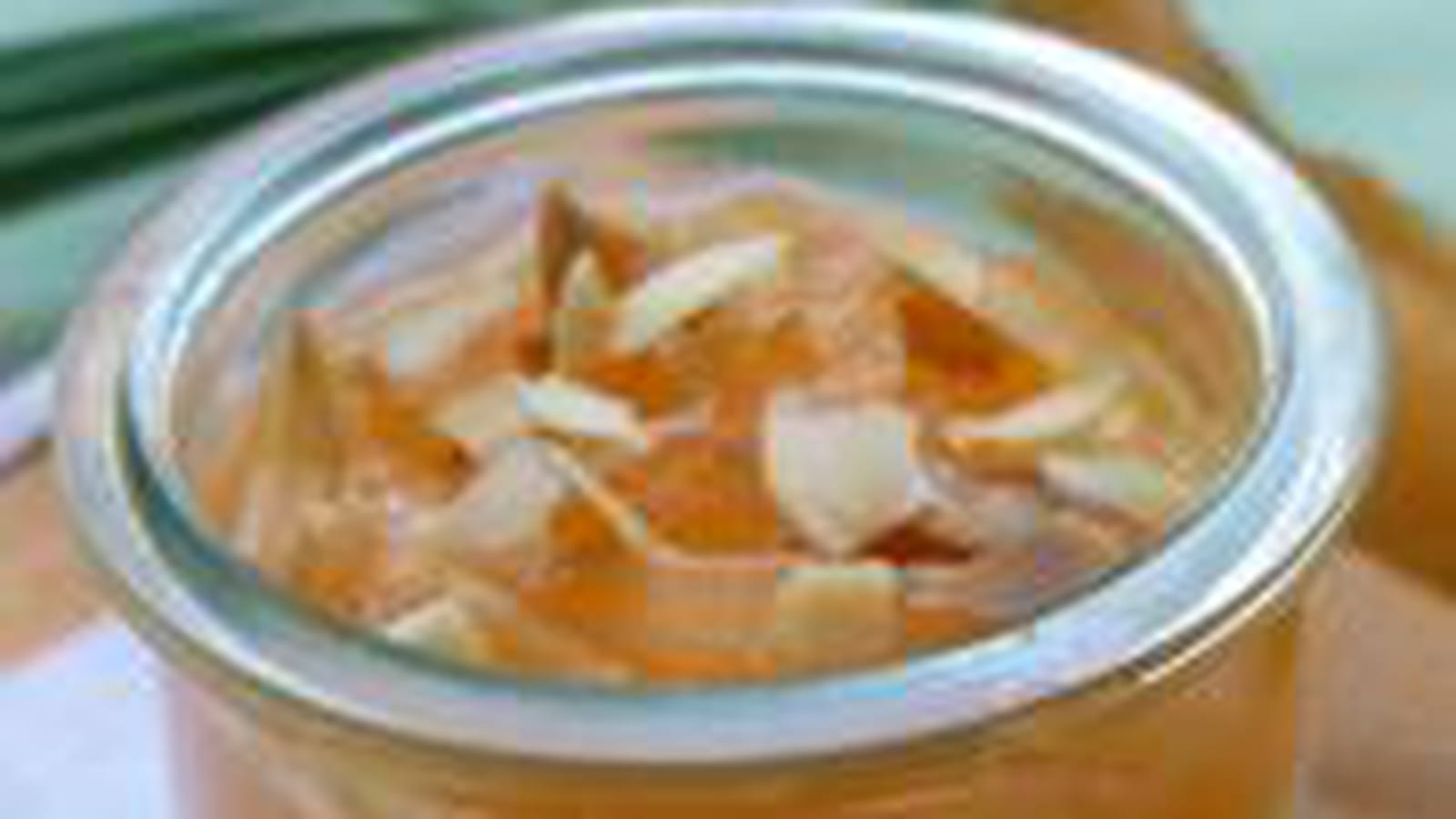 Panna cotta au melon, miel et amandes grillées