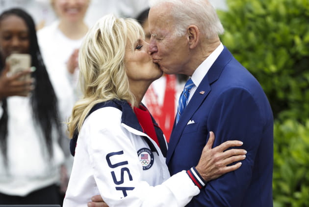 Jill et Joe Biden s'embrassent &agrave; pleine bouche &agrave; la Maison Blanche, le 4&nbsp;mai