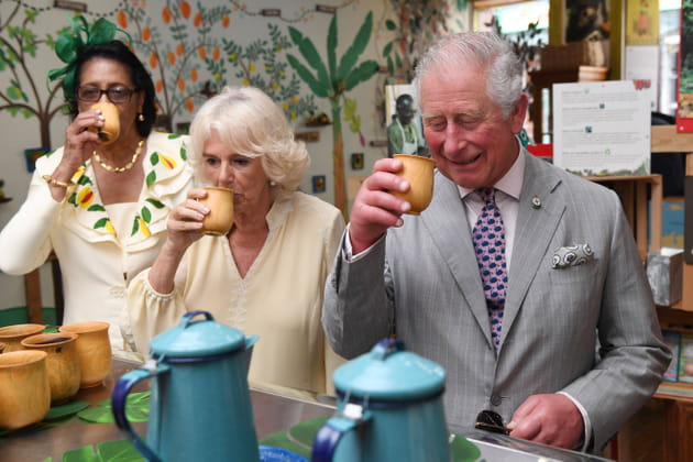 Le Prince Charles et Camilla Parker Bowles boivent un coup sur l'&icirc;le de Grenade