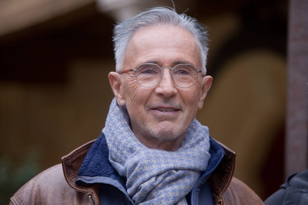 Thierry Lhermitte est collectionneur de timbres, &ccedil;a l'a aid&eacute; m&eacute;dicalement...