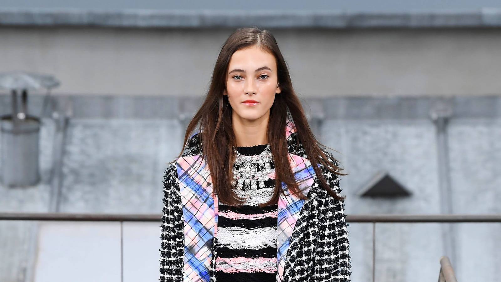 Look 16
