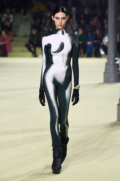 Look 100&nbsp;du d&eacute;fil&eacute; Balmain