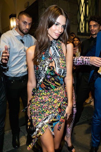 Emily Ratajkowski au d&icirc;ner Versace