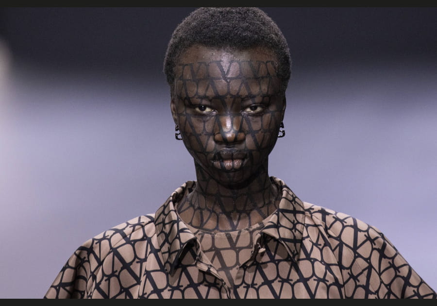 La peau logotyp&eacute;e de Valentino