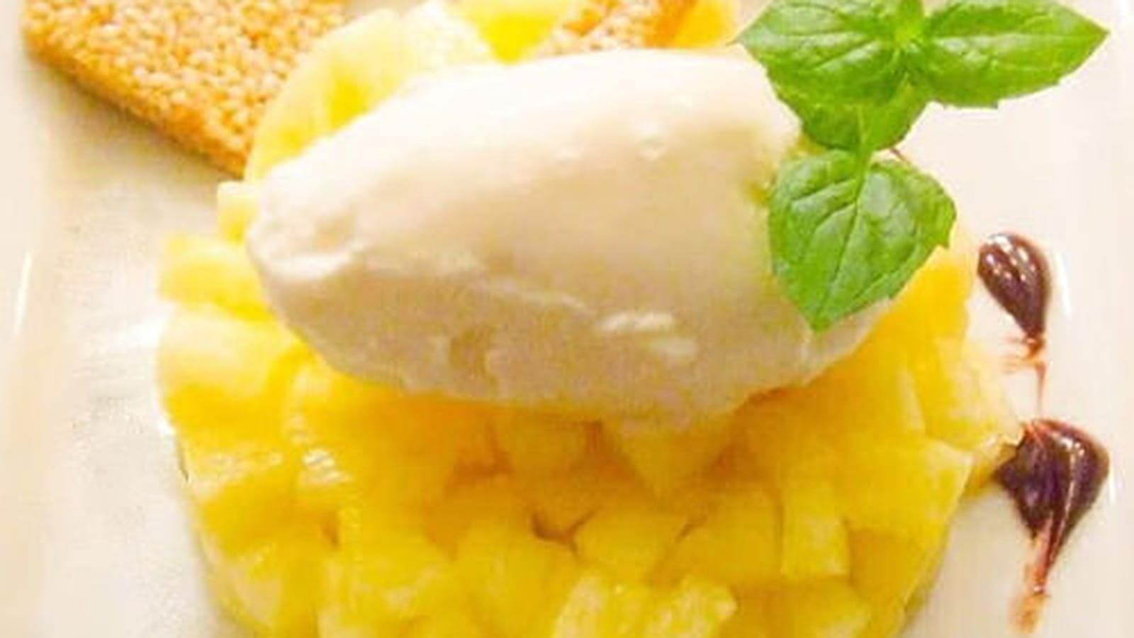 Tartare d’ananas et glace Piña Colada