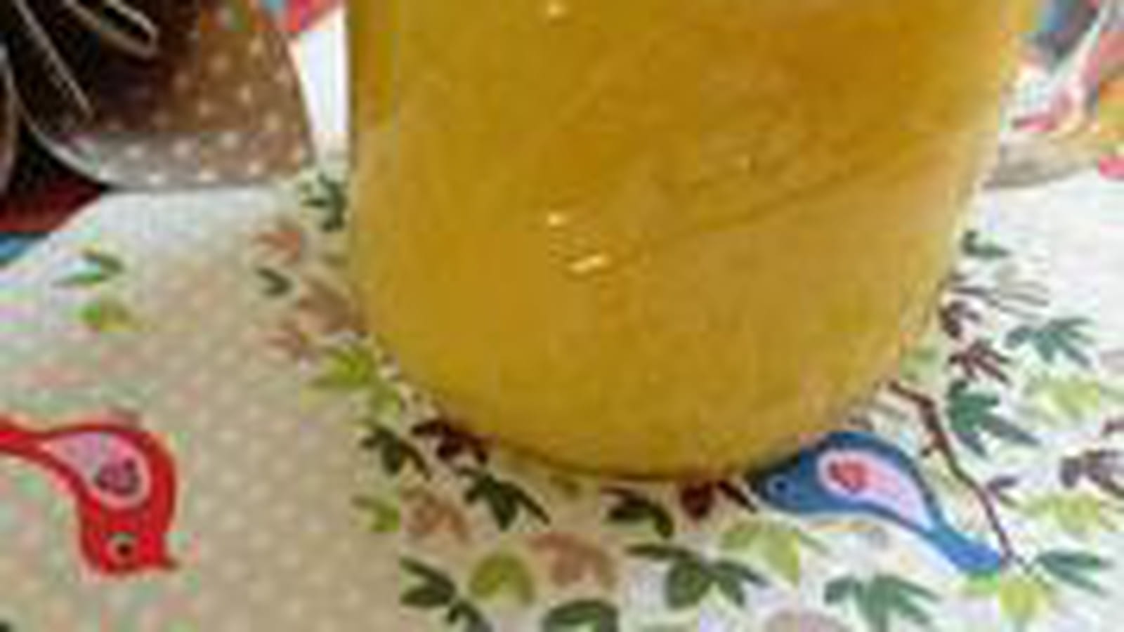 Smoothie exotique mangue, passion, pomélo