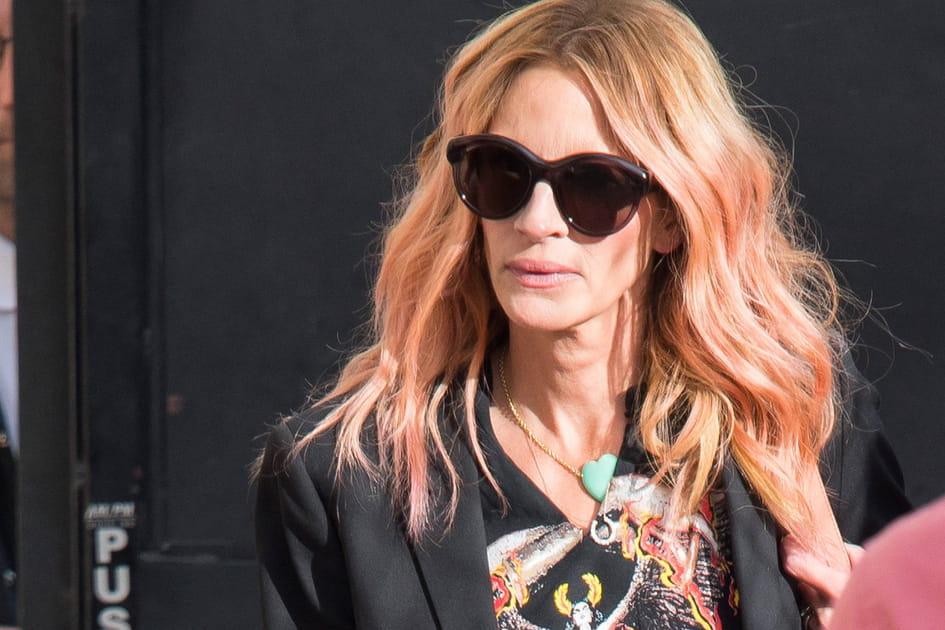 Les reflets roses sur cheveux blonds de Julia Roberts