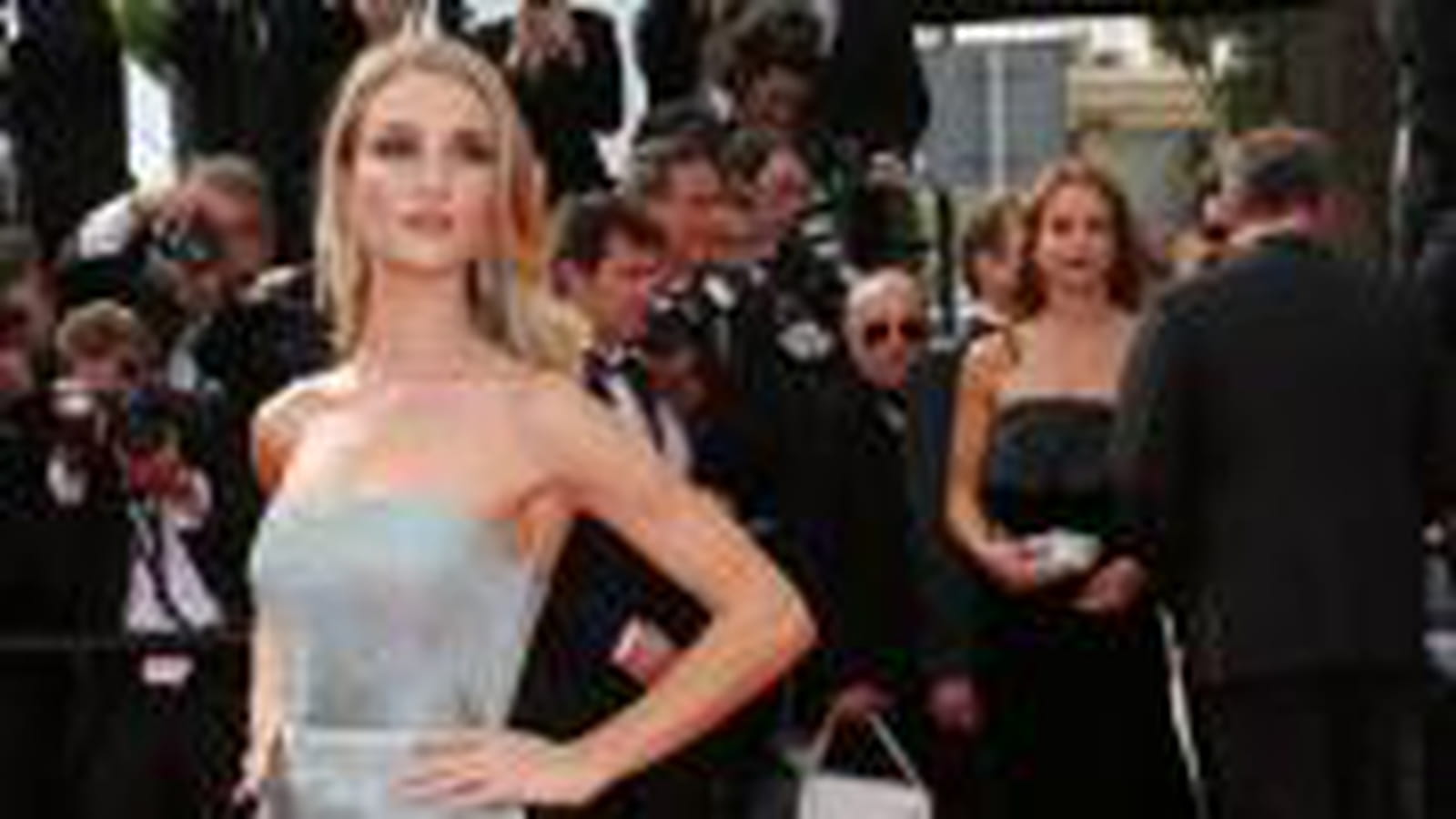 Rosie Huntington-Whiteley en robe Gucci