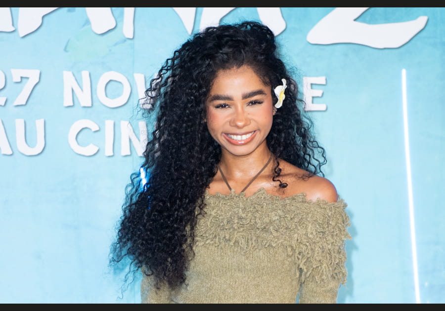 Les sourcils tout en hauteur de Sarah Monteil