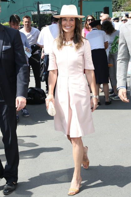 Pippa Middleton en robe rose pâle